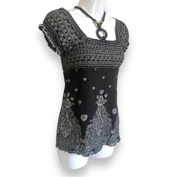 No Boundaries Tops - No Boundaries Boho Paisley Print Smocked Top Necklace Detail | Size M (7-9)